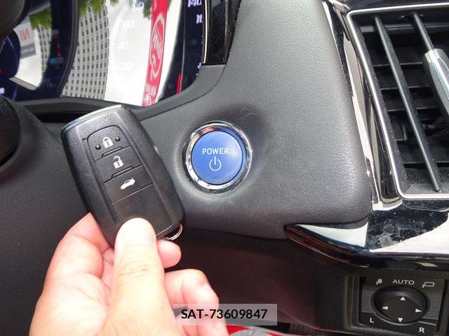 Toyota CROWN SEDAN 2018-06 7875910-24