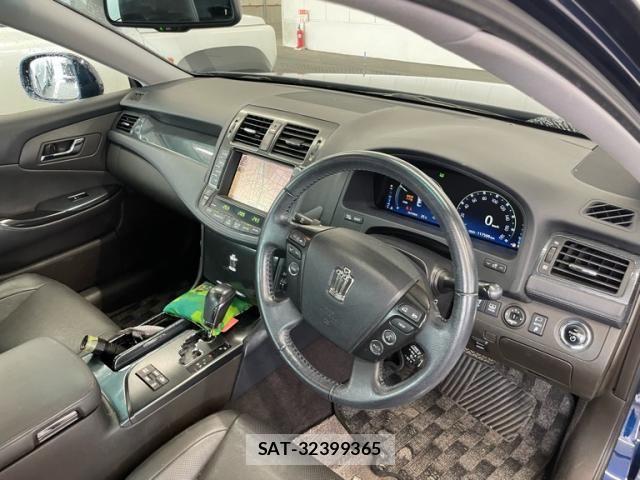 Toyota CROWN SEDAN 2009-09 7902460-11