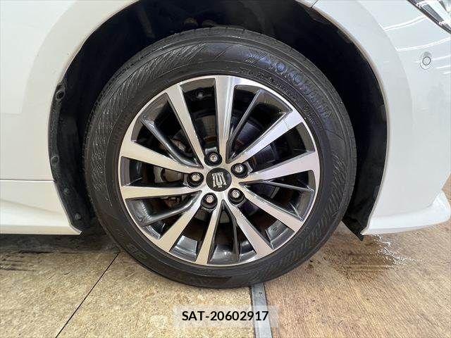 Toyota CROWN SEDAN 2018-07 7902456-12