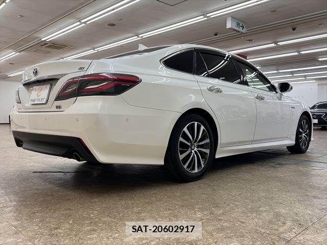 Toyota CROWN SEDAN 2018-07 7902456-17