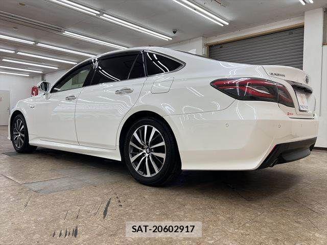 Toyota CROWN SEDAN 2018-07 7902456-18
