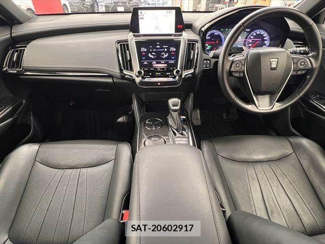 Toyota CROWN SEDAN 2018-07 7902456-2