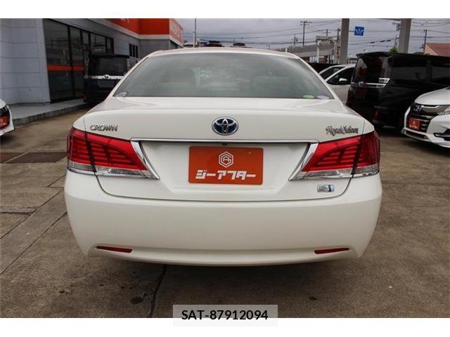 Toyota CROWN SEDAN 2014-02 7902458-11