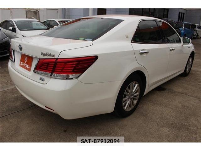 Toyota CROWN SEDAN 2014-02 7902458-12