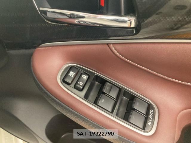 Toyota CROWN SEDAN 2014-09 7961045-15