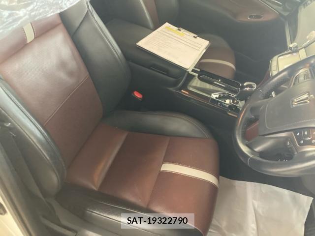 Toyota CROWN SEDAN 2014-09 7961045-16