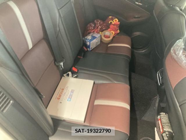 Toyota CROWN SEDAN 2014-09 7961045-17