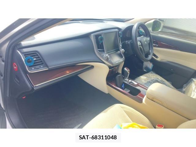 Toyota CROWN SEDAN 2013-08 7961049-24
