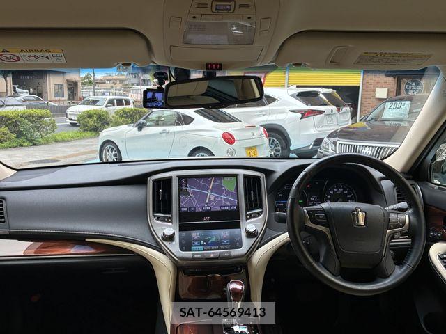 Toyota CROWN SEDAN 2013-08 7961050-1