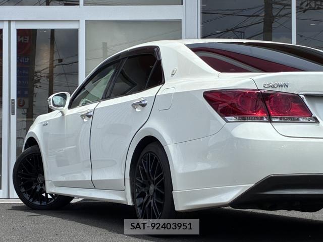 Toyota CROWN SEDAN 2014-04 7961047-12
