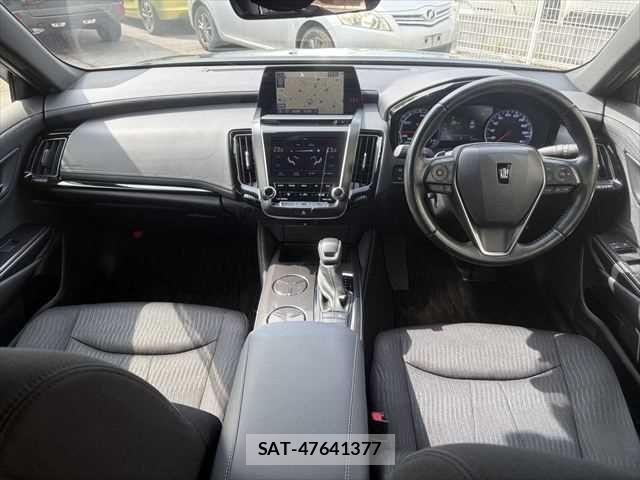 Toyota CROWN SEDAN 2019-01 7961041-2
