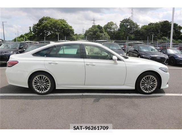 Toyota CROWN SEDAN 2019-09 7978897-11