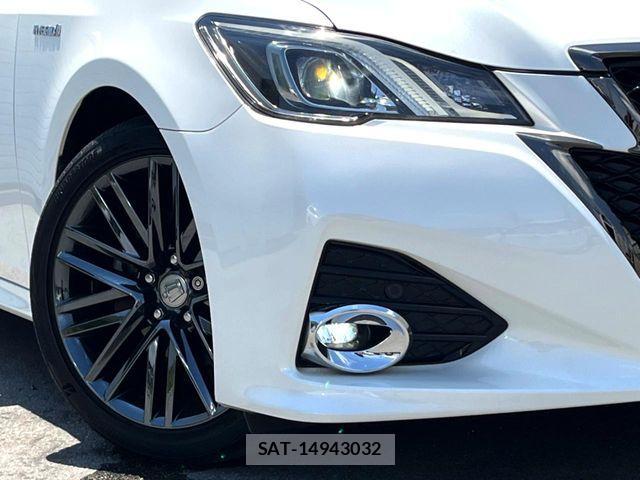 Toyota CROWN SEDAN 2017-08 7978886-14