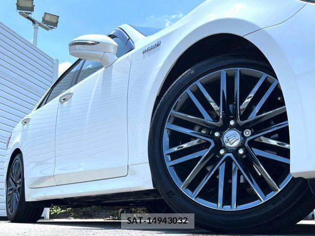 Toyota CROWN SEDAN 2017-08 7978886-15