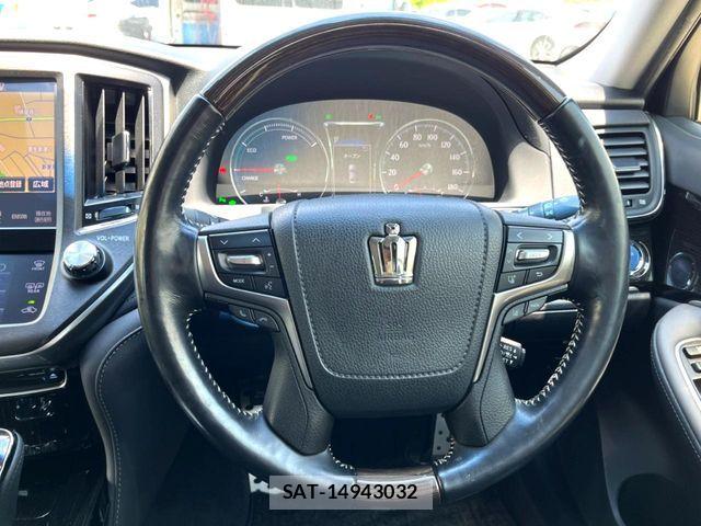 Toyota CROWN SEDAN 2017-08 7978886-8