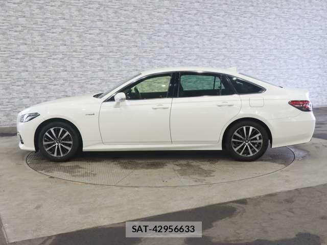 Toyota CROWN SEDAN 2019-03 7978899-11