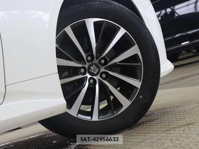 Toyota CROWN SEDAN 2019-03 7978899-19