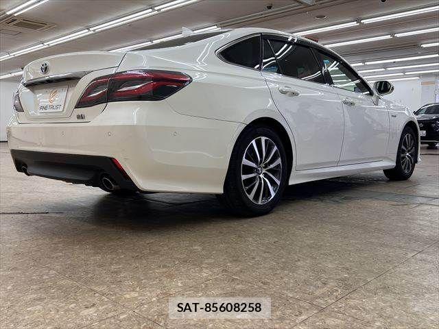 Toyota CROWN SEDAN 2019-05 8035052-17