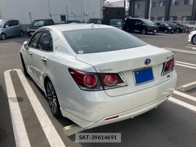 Toyota CROWN SEDAN 2015-11 8035064-3