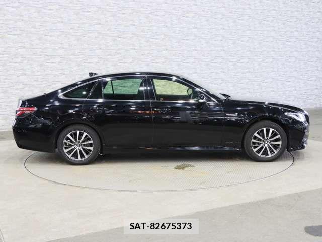 Toyota CROWN SEDAN 2019-06 8035061-12