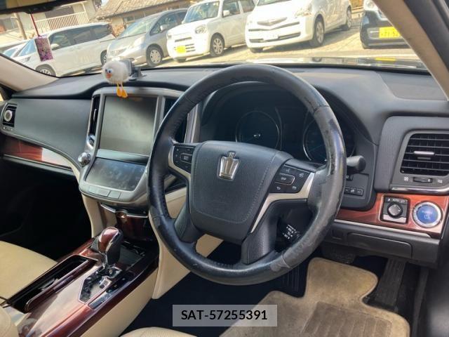 Toyota CROWN SEDAN 2014-11 8035071-12