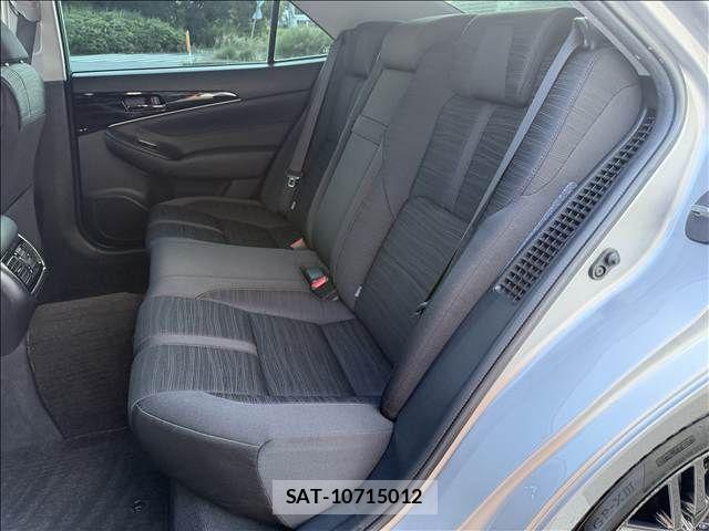 Toyota CROWN SEDAN 2017-04 8035069-9