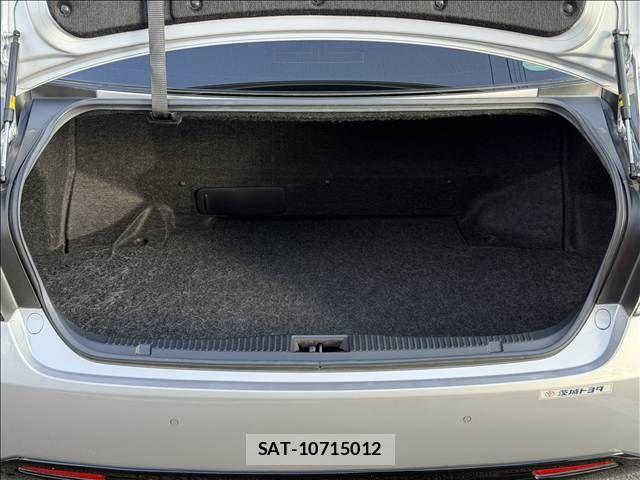 Toyota CROWN SEDAN 2017-04 8035069-10