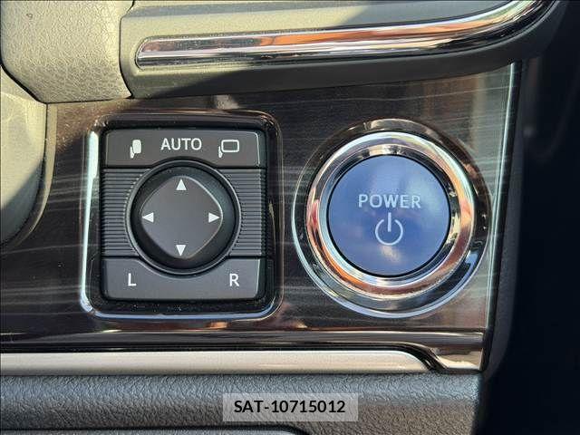 Toyota CROWN SEDAN 2017-04 8035069-16