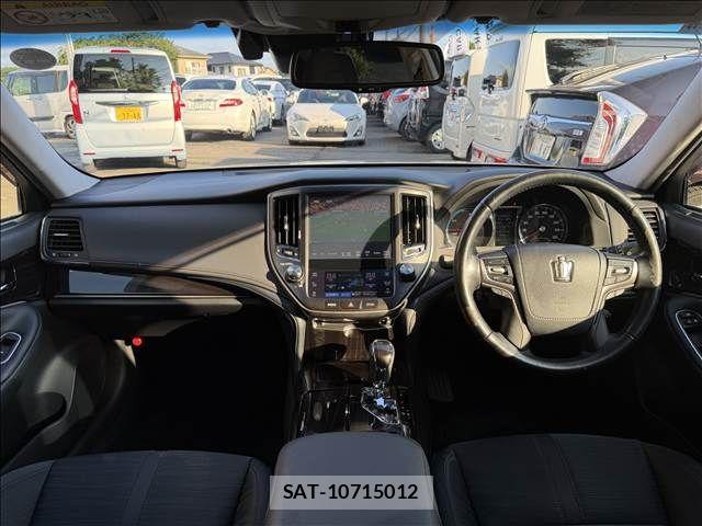 Toyota CROWN SEDAN 2017-04 8035069-1