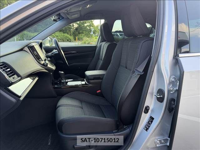 Toyota CROWN SEDAN 2017-04 8035069-24