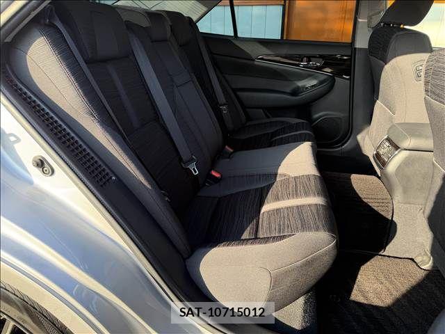 Toyota CROWN SEDAN 2017-04 8035069-25