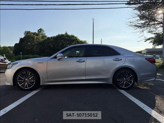 Toyota CROWN SEDAN 2017-04 8035069-5
