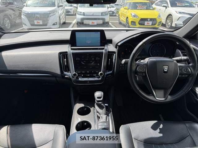 Toyota CROWN SEDAN 2018-07 8035051-1