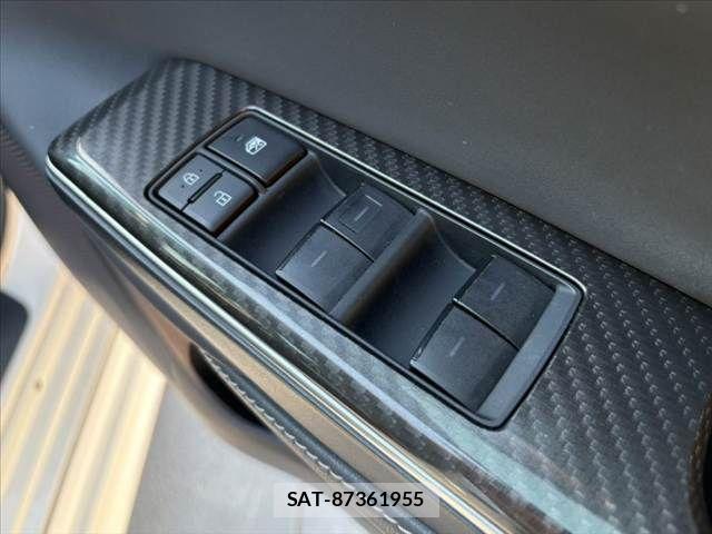 Toyota CROWN SEDAN 2018-07 8035051-20