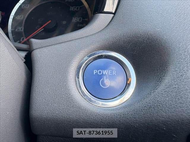 Toyota CROWN SEDAN 2018-07 8035051-24