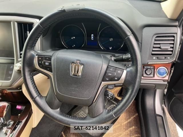 Toyota CROWN SEDAN 2013-11 8035070-17