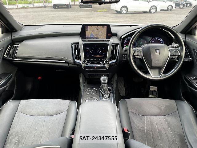 Toyota CROWN SEDAN 2018-08 8035049-1
