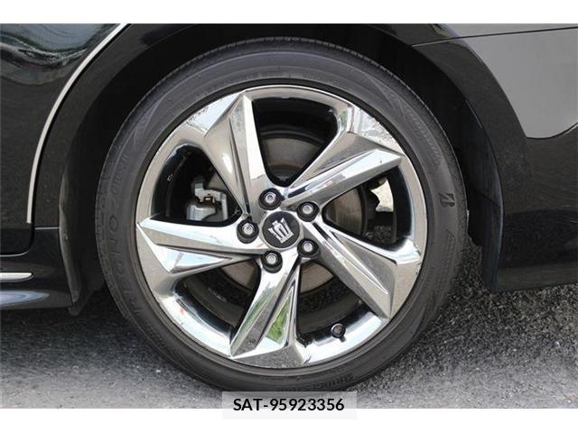 Toyota CROWN SEDAN 2019-08 8073395-17