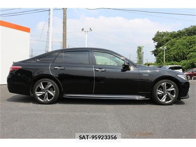 Toyota CROWN SEDAN 2019-08 8073395-3