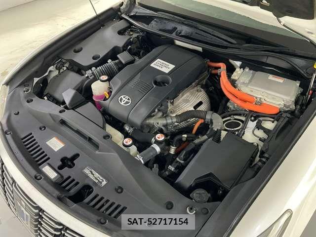 Toyota CROWN SEDAN 2017-06 8073399-11