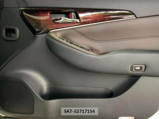 Toyota CROWN SEDAN 2017-06 8073399-13