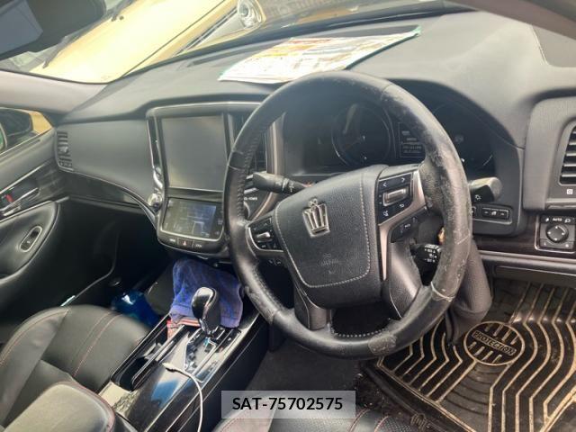 Toyota CROWN SEDAN 2016-03 8073400-10