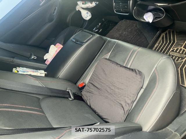 Toyota CROWN SEDAN 2016-03 8073400-12
