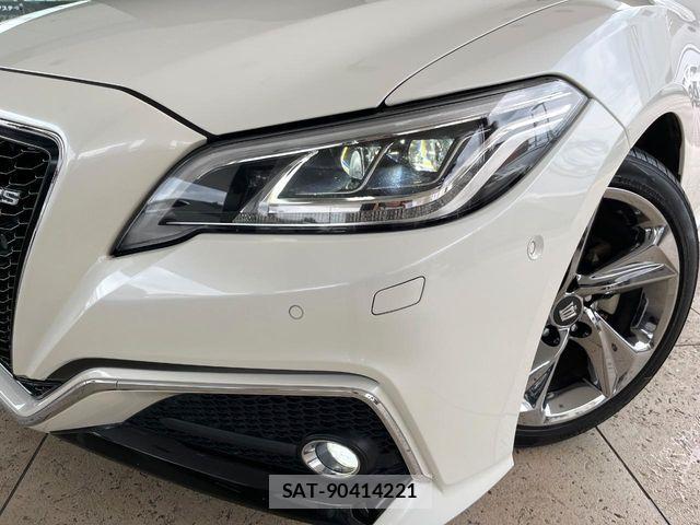 Toyota CROWN SEDAN 2018-11 8073393-11