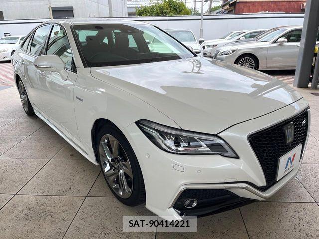 Toyota CROWN SEDAN 2018-11 8073393-16