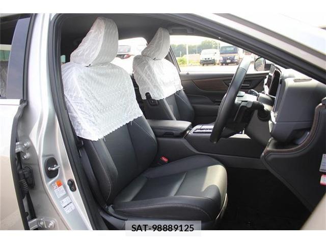 Toyota CROWN SEDAN 2025-02 8073383-21