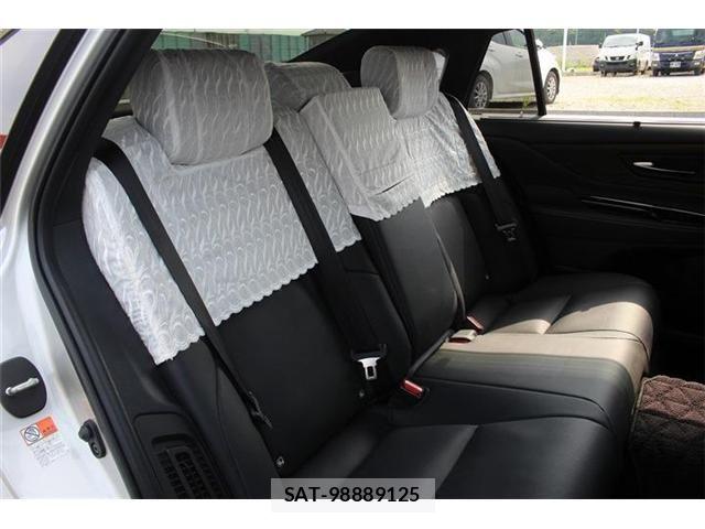 Toyota CROWN SEDAN 2025-02 8073383-22