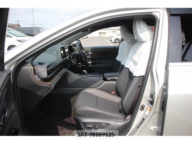 Toyota CROWN SEDAN 2025-02 8073383-24
