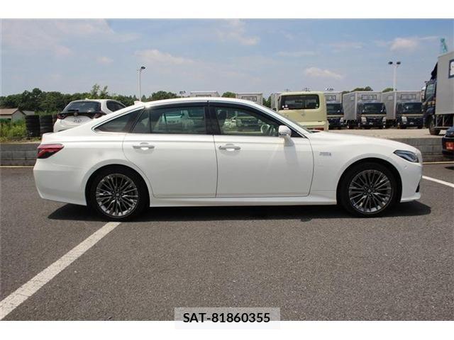 Toyota CROWN SEDAN 2018-06 8073387-10