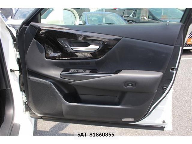 Toyota CROWN SEDAN 2018-06 8073387-19